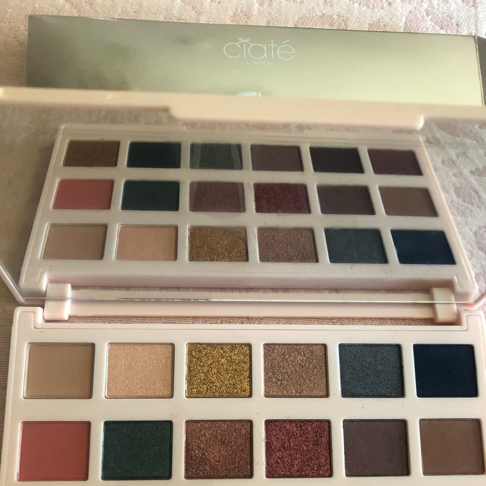 The editor eye shadow palette